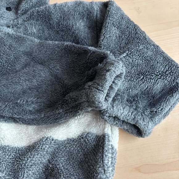 Soft faux fur vintage 2T Milton coat wolf print. - Picture 5 of 8